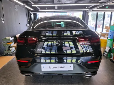 벤츠 GLC 블랙팩 크롬죽이기. 후방 램프까지 나이트 필름으로.