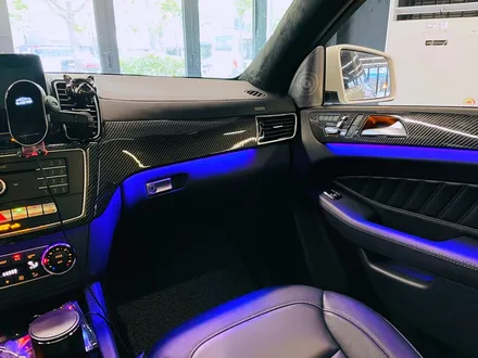 벤츠 W166 GLE350 리츠 스마트 엠비언트. GLE 인테리어에 어울리는 감각적인 분위기.