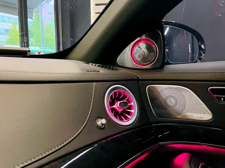 벤츠 W222 S클래스 S350d 송풍구 트위터 엠비언트 세트. 두 가지 엠비언트로 실내 인테리어 연출하기.