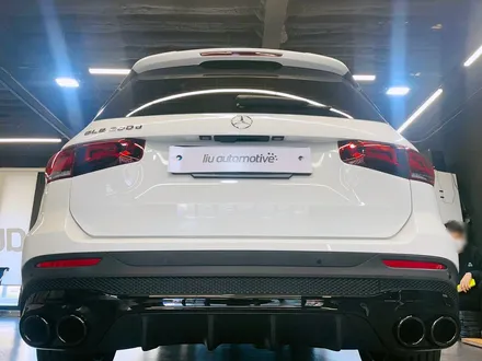 벤츠 GLB AMG 디퓨저 세트. AMG 리어 디퓨저로 완성되는 뒷모습.