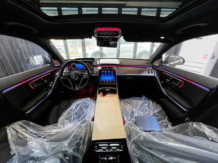 벤츠 W223 S클래스 액티브엠비언트 + 순정 부메스터 4D. 화려한 퍼포먼스, 액티브엠비언트.