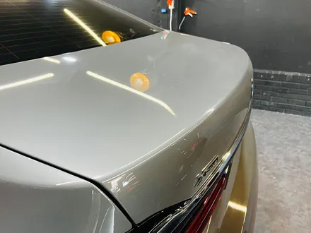 BMW G12 7시리즈 익스테리어 바디 패키지. 블랙 그릴 + 사이드미러 + 카본 스포일러.