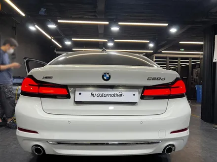 BMW G30 5시리즈 LCI 테일램프 교체 순정 부품. 믿을 수 있는 순정 테일램프.