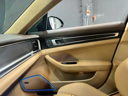 포르쉐 971 파나메라 순정 엠비언트 확장 + 미드레인지 부메스터 도어스피커 엠비언트.