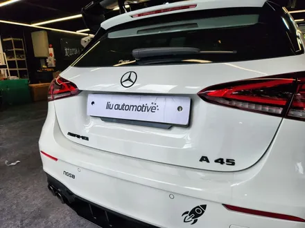 벤츠 W177 A45AMG 순정부품 후석송풍구 생성 + 블랙 엠블럼 교체 세트.