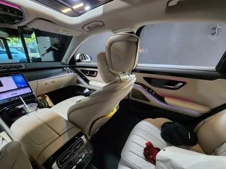 벤츠 W223 S클래스 순정 부품 부메스터 + 액티브 엠비언트.