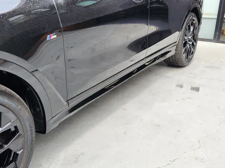 BMW X7 M60 버전 사이드스커트 교체 블랙팩.