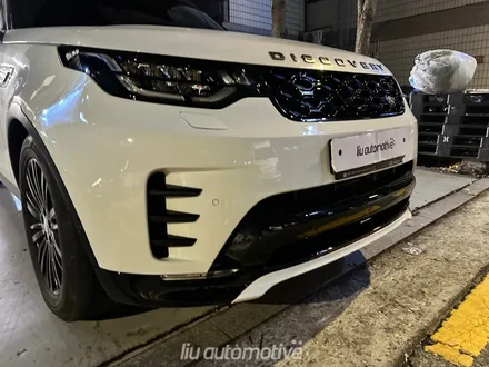 랜드로버 디스커버리5 전기형에서 후기형으로 바디킷 교체 하였습니다.