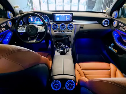 벤츠 W205 C클래스 64컬러 송풍구 엠비언트. 후석까지 화려한 분위기로.