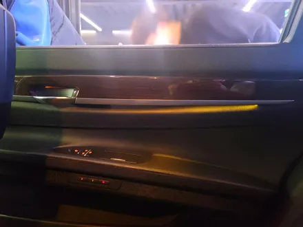 BMW F02 7시리즈 리츠 스마트 엠비언트. 모두가 탐내는 차에도 필수, 엠비언트.