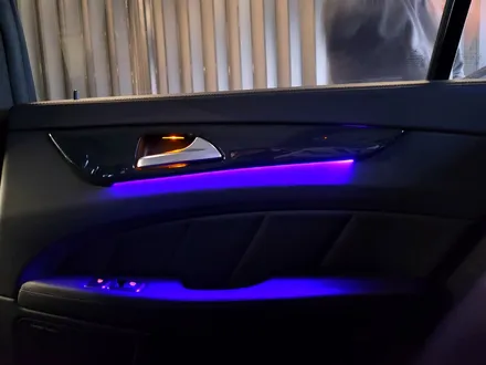 벤츠 W218 CLS 리츠 스마트 엠비언트. CLS에 어울리는 감각적인 분위기.