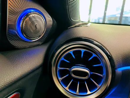 벤츠 A45 AMG 루프스킨 + 인테리어 튜닝 패키지. 부메스터 + AMG 핸들 + AMG 대쉬보드 패널 + 후석 송풍구.