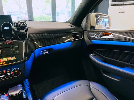 벤츠 W166 GLE350 리츠 스마트 엠비언트. GLE 인테리어에 어울리는 감각적인 분위기.