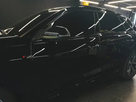 아우디 Q8 50TDI 블랙팩 + 실내 카본트림 교체. 인테리어와 익스테리어 모두 시크하게.
