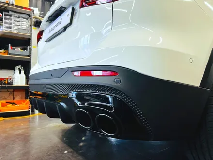 벤츠 GLB200d 45AMG 타입 디퓨저 세트. AMG 리어 디퓨저로 완성되는 뒷모습.