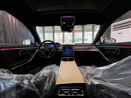 벤츠 W223 S클래스 액티브엠비언트 + 순정 부메스터 4D. 화려한 퍼포먼스, 액티브엠비언트.