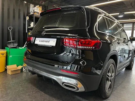 벤츠 GLB AMG 디퓨저 세트. AMG 리어 디퓨저로 완성되는 뒷모습.