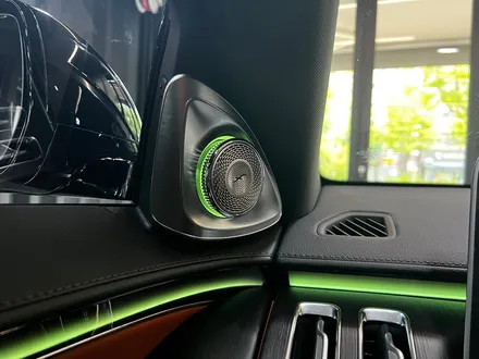 벤츠 W223 S클래스 순정 4D 부메스터 + 액티브 엠비언트 옵션 패키지.