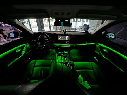 BMW F10 5시리즈 리츠 무빙 액티브 엠비언트 시공 작업.