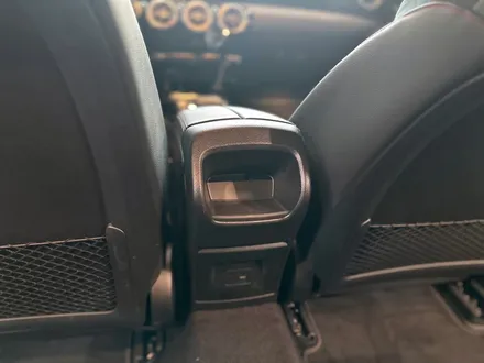 벤츠 W177 A45AMG 순정부품 후석송풍구 생성 + 블랙 엠블럼 교체 세트.