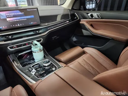 BMW G05 X5 LCI 실내 카본 인테리어 + 아이코닉글로우 그릴.