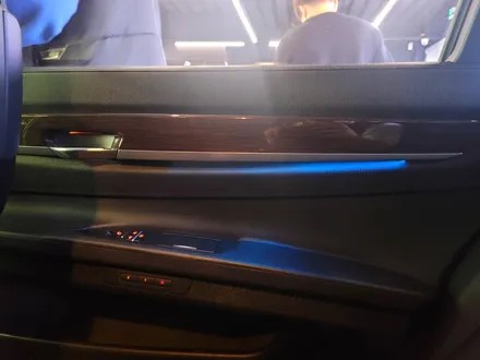 BMW F02 7시리즈 리츠 스마트 엠비언트. 모두가 탐내는 차에도 필수, 엠비언트.