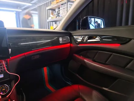 벤츠 W218 CLS 리츠 스마트 엠비언트. CLS에 어울리는 감각적인 분위기.