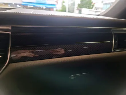 포르쉐 마칸 인테리어 카본 트림. 간단한 장착에 확실한 변화.