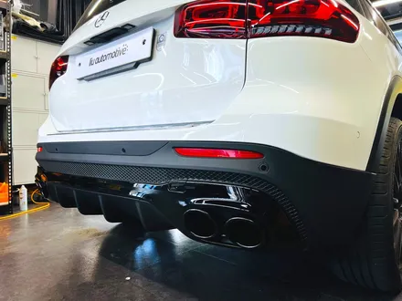 벤츠 GLB200d 45AMG 타입 디퓨저 세트. AMG 리어 디퓨저로 완성되는 뒷모습.