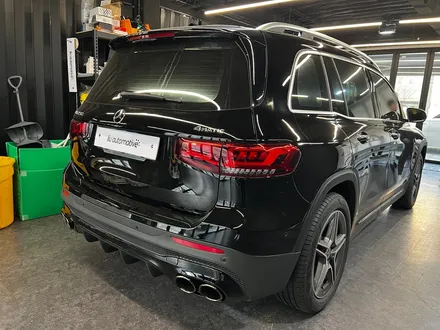 벤츠 GLB AMG 디퓨저 세트. AMG 리어 디퓨저로 완성되는 뒷모습.