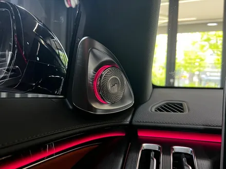 벤츠 W223 S클래스 순정 4D 부메스터 + 액티브 엠비언트 옵션 패키지.