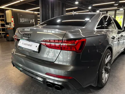 아우디 A6 C8 RS6 그릴 + 안개등 + 디퓨저 + 블랙팩 세트.