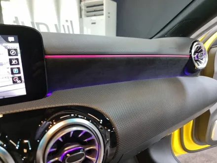 벤츠 W177 A45AMG 순정 AMG 대시보드 패널 + 후석 송풍구 + 엠비언트 추가 작업.
