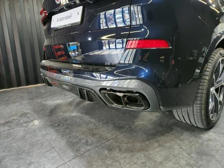 BMW G05 X5 LCI 블랙팩 머플러 디퓨저 교체 작업 50i 타입
