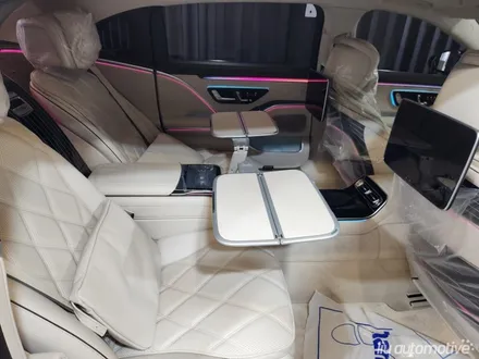 벤츠 S클래스 마이바흐 순정 부품 VIP 테이블 + 2열 후석 4D부메스터 + 마이바흐 도어라이트 + S680 크롬망 교체.