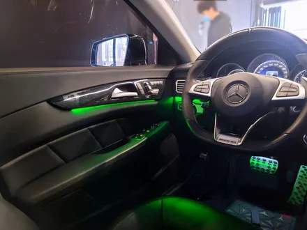 벤츠 W218 CLS 리츠 스마트 엠비언트. CLS에 어울리는 감각적인 분위기.