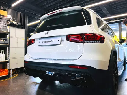 벤츠 GLB200d 45AMG 타입 디퓨저 세트. AMG 리어 디퓨저로 완성되는 뒷모습.