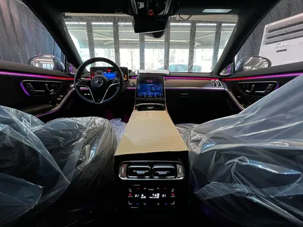 벤츠 W223 S클래스 액티브엠비언트 + 순정 부메스터 4D. 화려한 퍼포먼스, 액티브엠비언트.