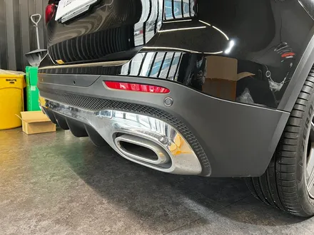 벤츠 GLB AMG 디퓨저 세트. AMG 리어 디퓨저로 완성되는 뒷모습.