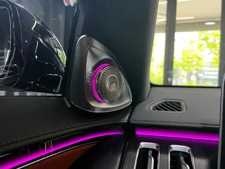 벤츠 W223 S클래스 순정 4D 부메스터 + 액티브 엠비언트 옵션 패키지.