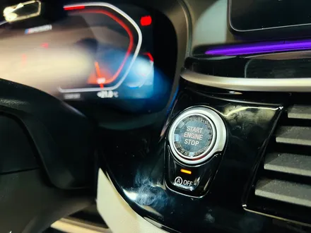 BMW G30 5시리즈 M550i 크리스탈 패키지 + M1M2 버튼 + 카본 패들시프트.