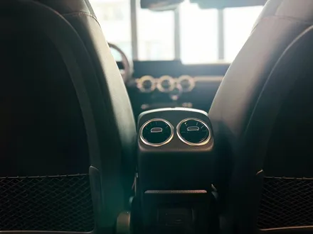 벤츠 W177 A45AMG 순정부품 후석송풍구 생성 + 블랙 엠블럼 교체 세트.