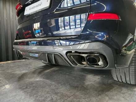 BMW G05 X5 LCI 블랙팩 머플러 디퓨저 교체 작업 50i 타입