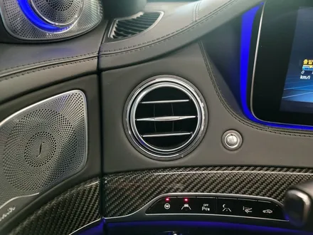 벤츠 W222 S63 AMG 터빈 송풍구 엠비언트. 전후석 송풍구 모두에 엠비언트 더하기.