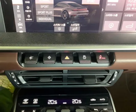 포르쉐 992 카레라 터보S 스포츠 배기 버튼.