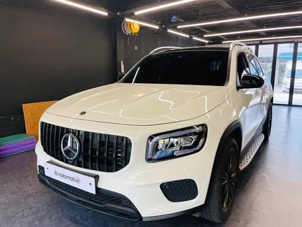벤츠 GLB200d 45AMG 타입 디퓨저 세트. AMG 리어 디퓨저로 완성되는 뒷모습.