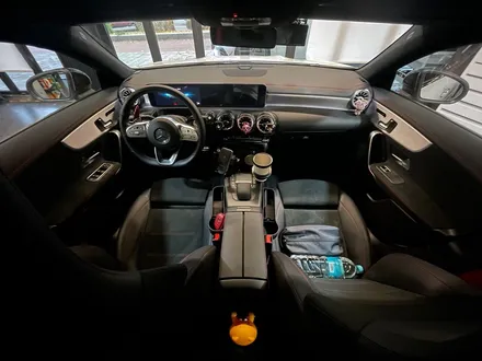 벤츠 C118 CLA 엠비언트 AMG 패키지. 미드레인지 스피커 + AMG 바 엠비언트 + AMG 핸들커버.