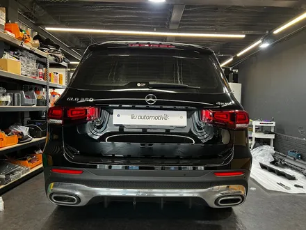 벤츠 GLB AMG 디퓨저 세트. AMG 리어 디퓨저로 완성되는 뒷모습.