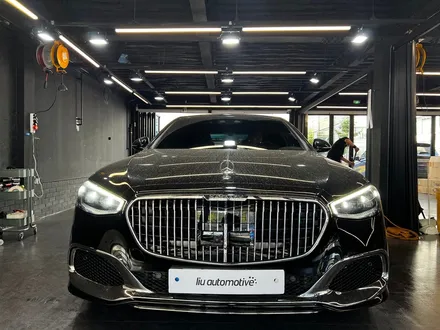 벤츠 W223 S클래스 마이바흐 천장 부메스터 엠비언트 연동 추가 설치.