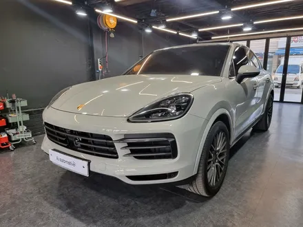 포르쉐 카이엔 순정 카본핸들 교체 작업.
